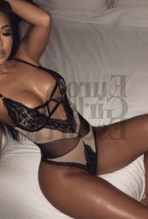 Lynn call girl in Issaquah & tantra massage